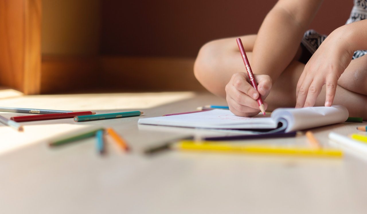 Come cerco di insegnare a mia figlia a non perdersi negli appunti di scuola..